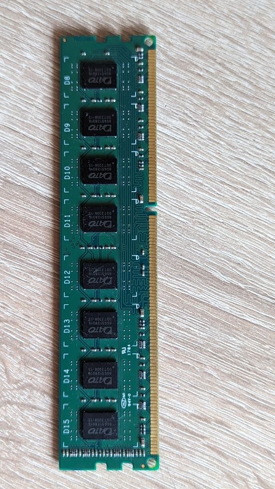 Оперативна пам'ять 2 планки по 8Gb DDR3