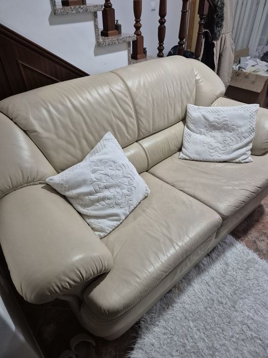 Conjunto de 3 Sofás em Pele Genuína – Elegância e Conforto como Novos