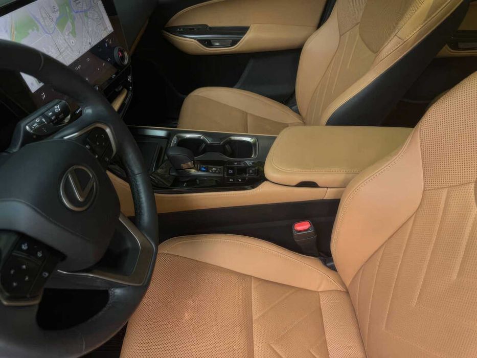 Lexus NX 350h Luxury      2025