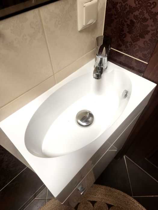 Підвісна  тумба з умивальником +дзеркало