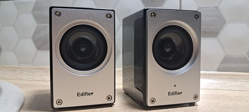 Продам эксклюзивные акустические колонки Edifier MP210  Black/Silver