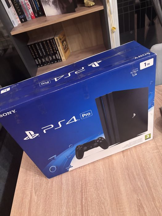 Playstation 4 pro 1 tb + 2 pady + FIFA 17 + pełne okablowanie