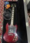 Guitarra elécrtrica com case rígida + BOSS BD2 + BOSS DS1 + 3 cabos