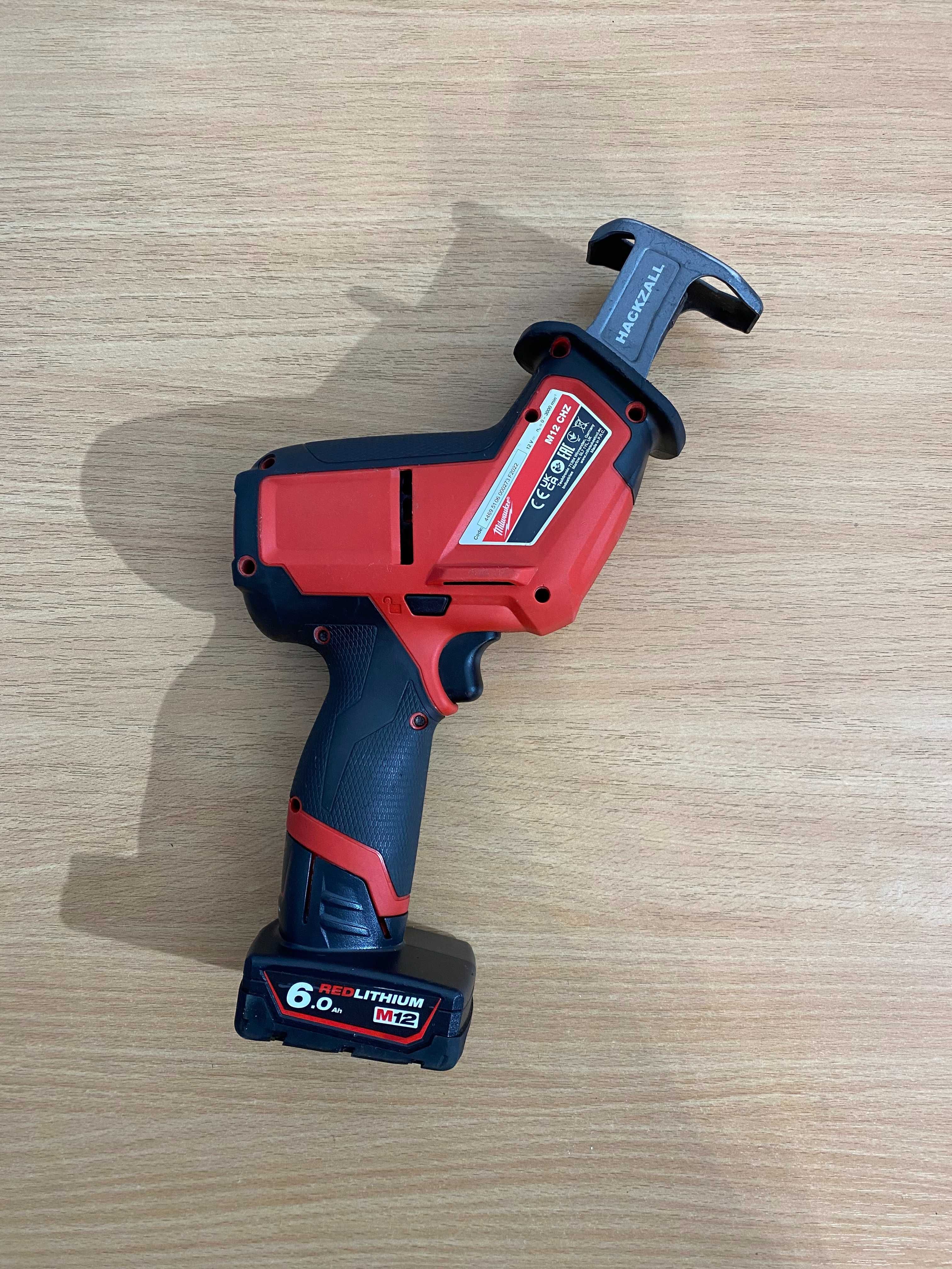 Piła szablasta akumulatorowa Milwaukee M12 CHZ + Bateria M12 6.0Ah