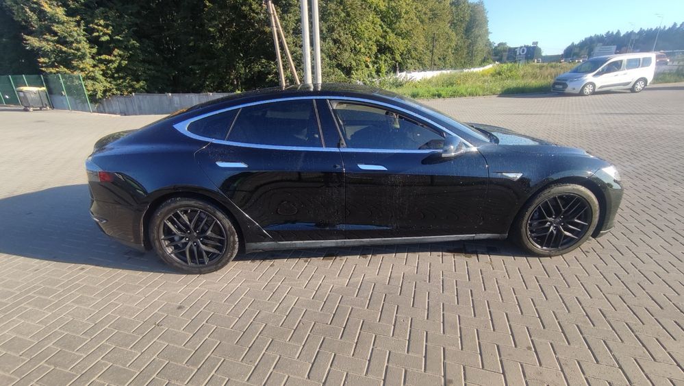 Tesla model S P85D 2014