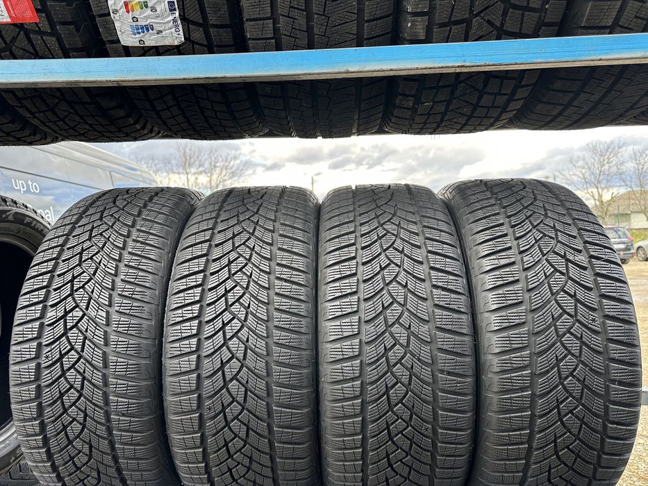 Шини б/у 235/45 R18 Goodyear 4шт