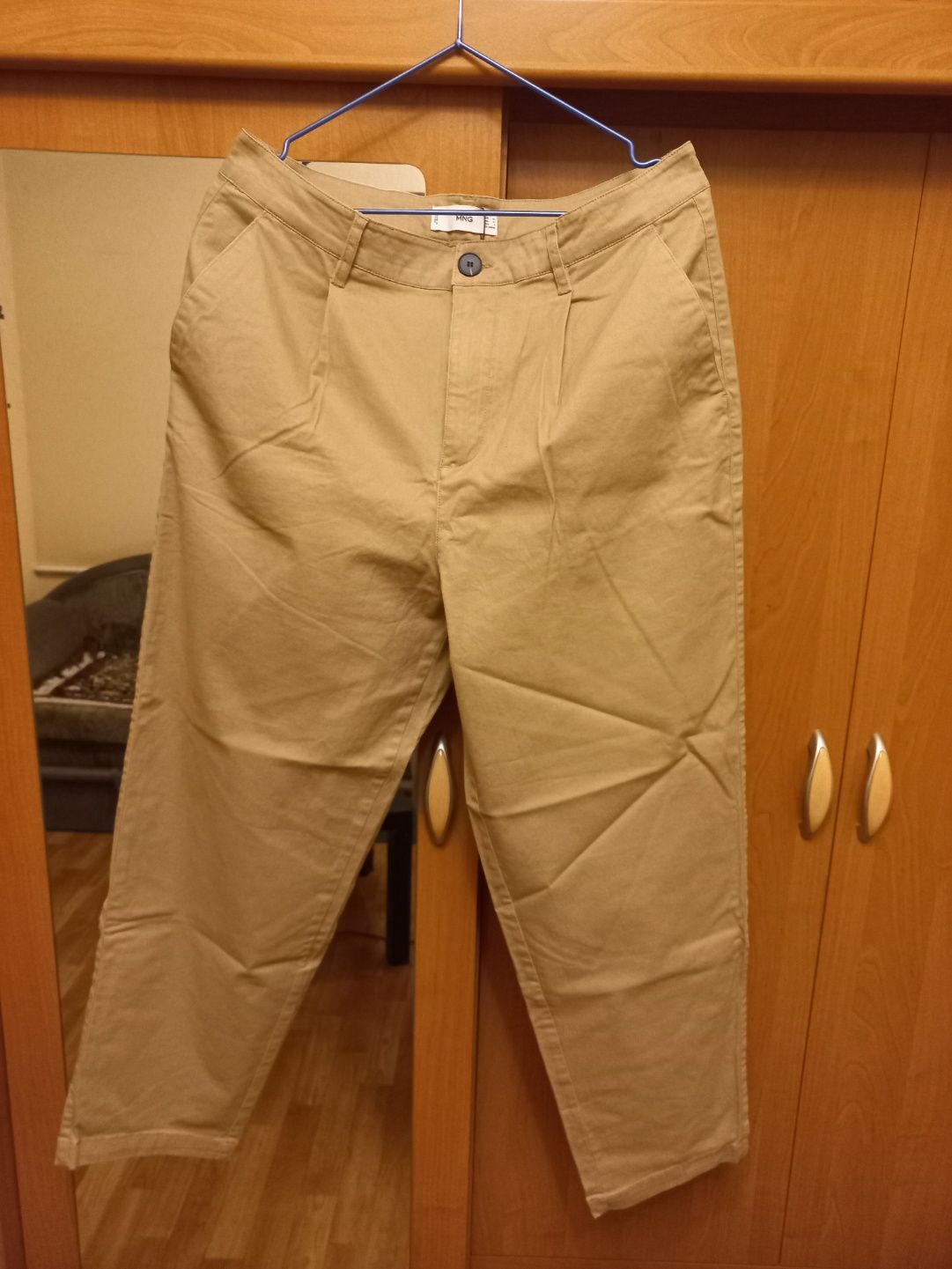 Продам новые брюки Mango (42)