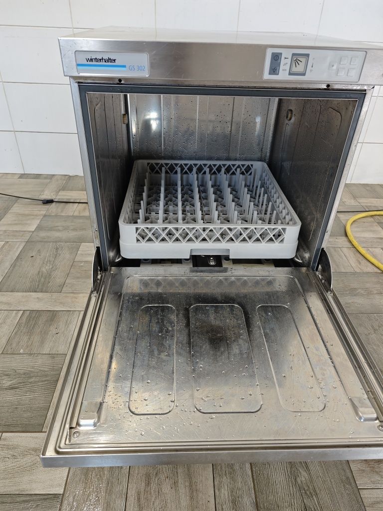 Посудомийна машина професійна Winterhalter GS 302