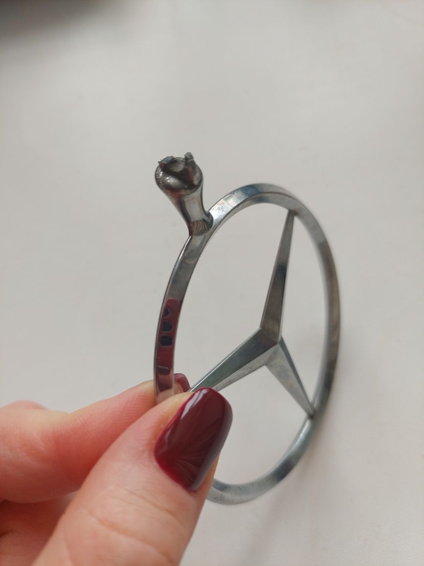 Значок  Mercedes