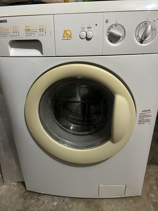 Maquina lavar roupa zanussi  avariada