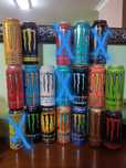 Latas Monster vazias
