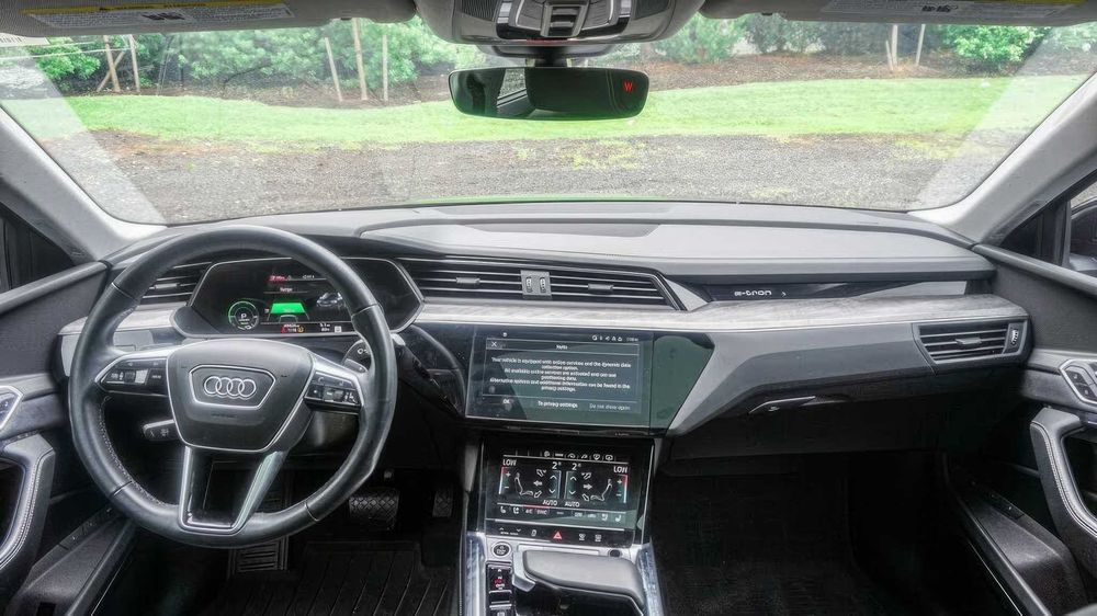 Audi e-tron      2022