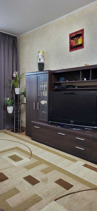 Здам з гарним ремонтом 4 кімн кв біля маг. Прогрес, центр .