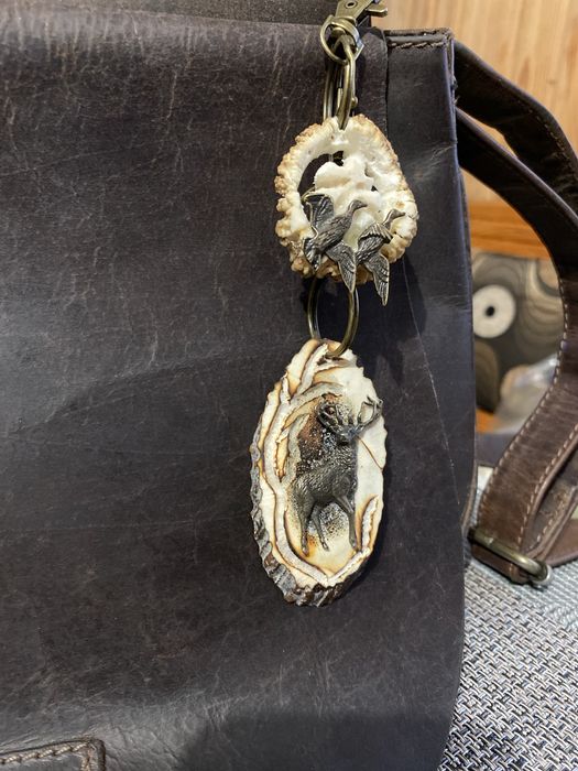 Breloki z poroza jelenia recznie robione