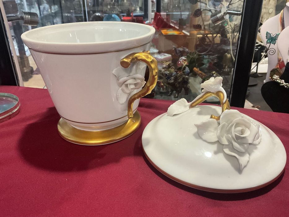 Vista alegre pote tampa branco e gold flores pintura de ouro 18x19 cm