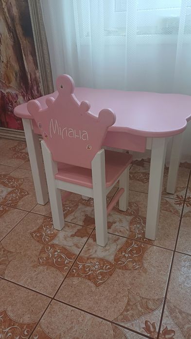 Столик і стільчик для дівчинки