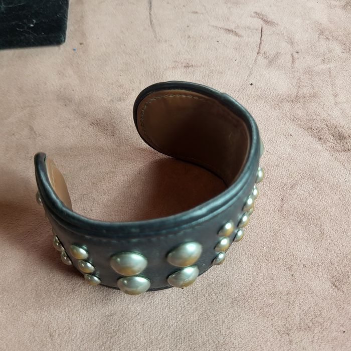 Stara bransoletka skórzana z ćwiekami ¹⁸⁴