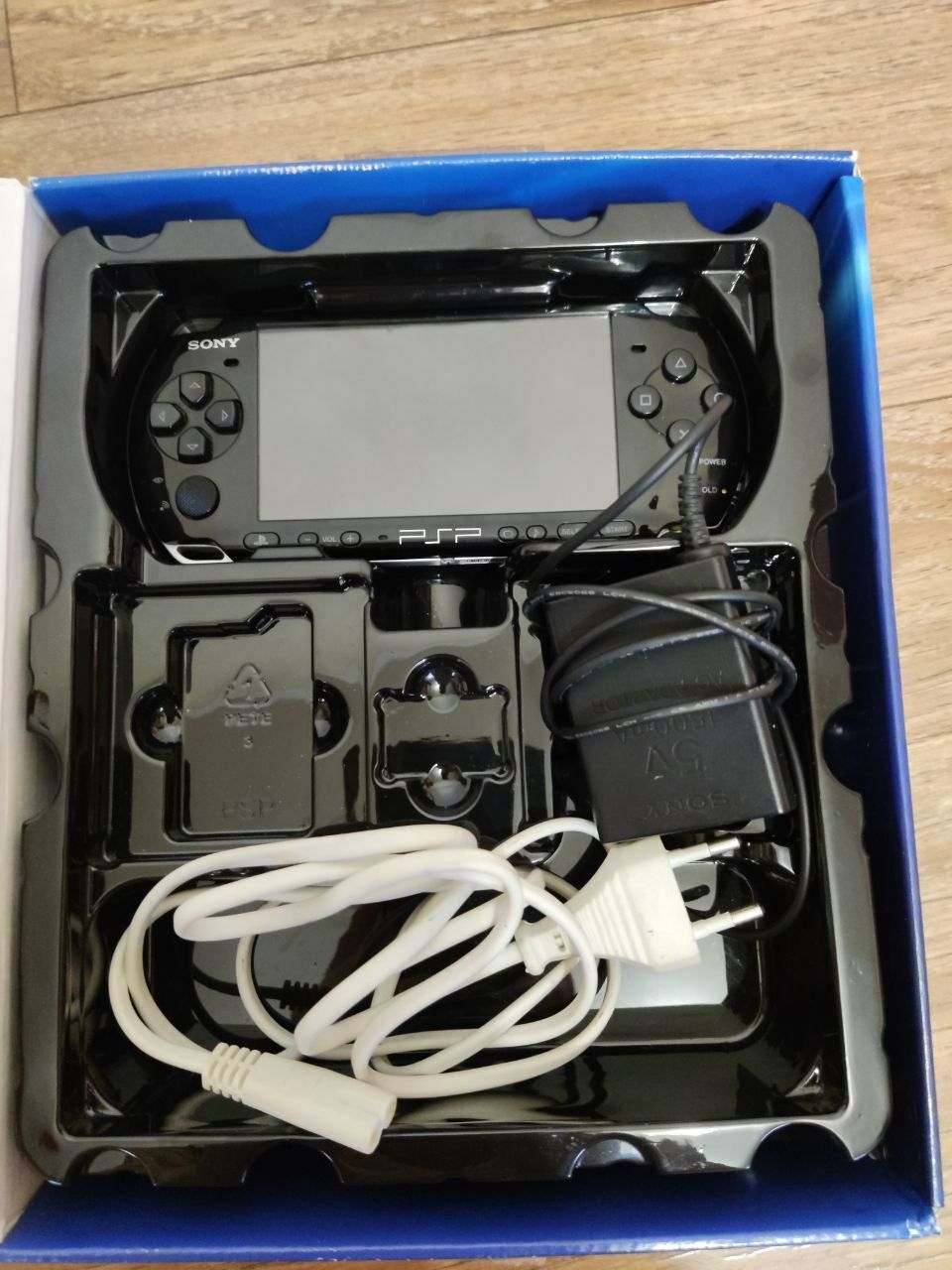 Продам приставку Sony PSP 3000