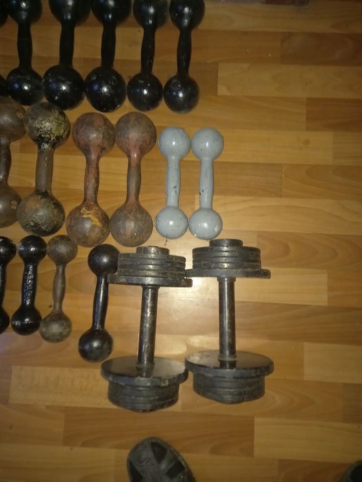 Продам гантелі. По 2,3,4,5,6,8,16кг.ціна договірна.