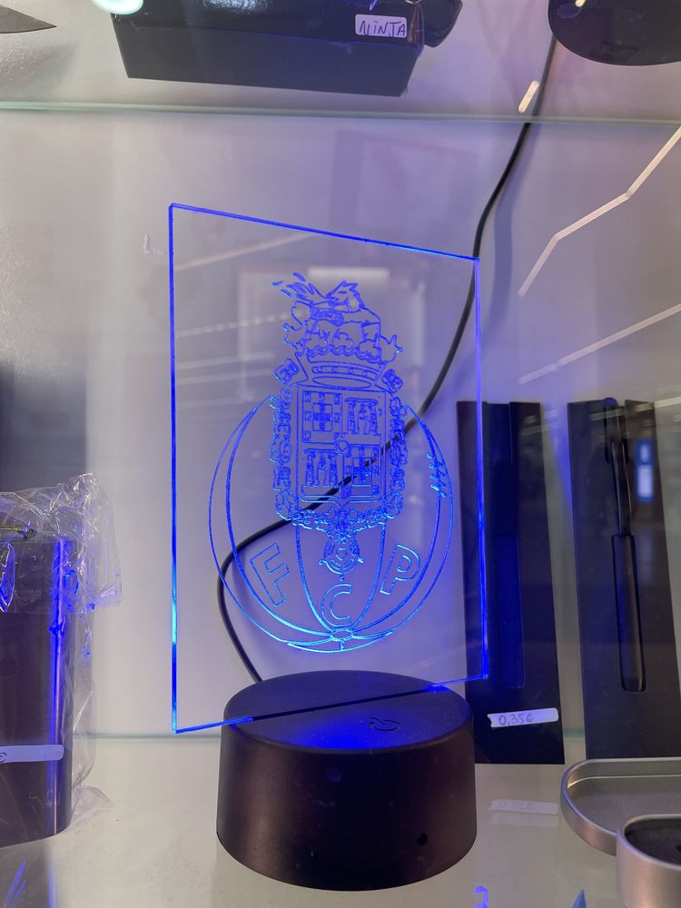 Personalizados Exclusivos – Canecas, Azulejos, Luminárias e Mais!