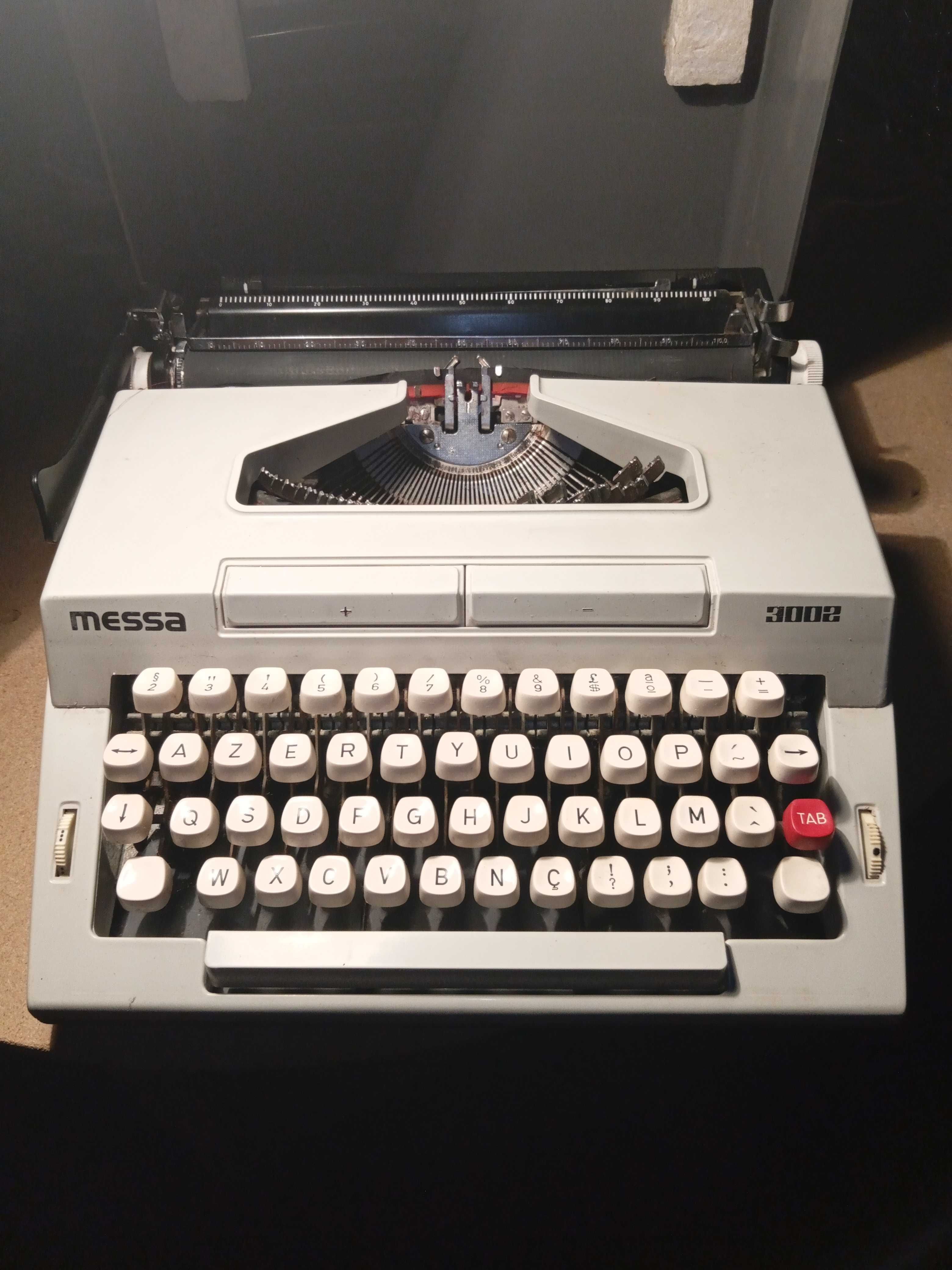 Máquina de escrever Messa 300 c/ Caixa