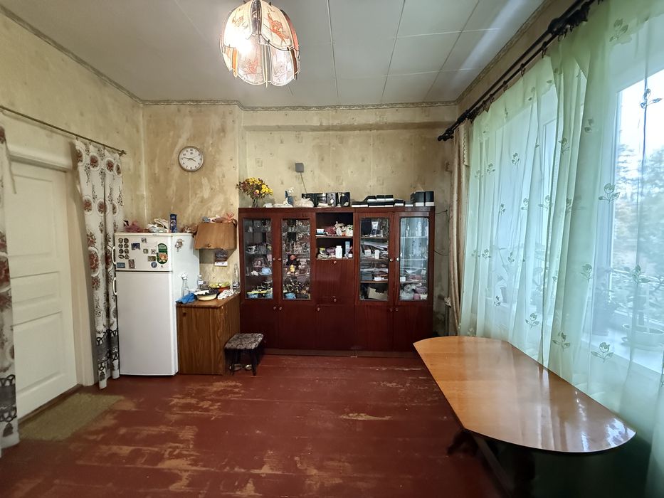 Продаж 2-х кімнат в комунальній квартирі,площею -30,1 м2.