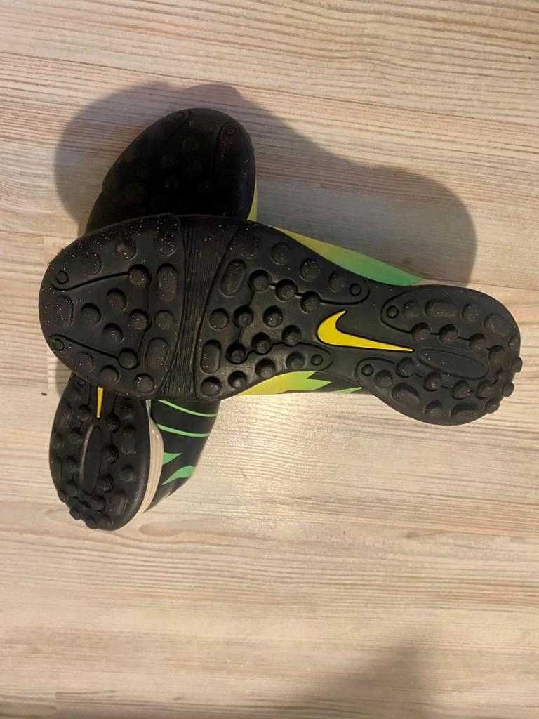 Buty piłkarskie szutrówki NIKE r. 35,5