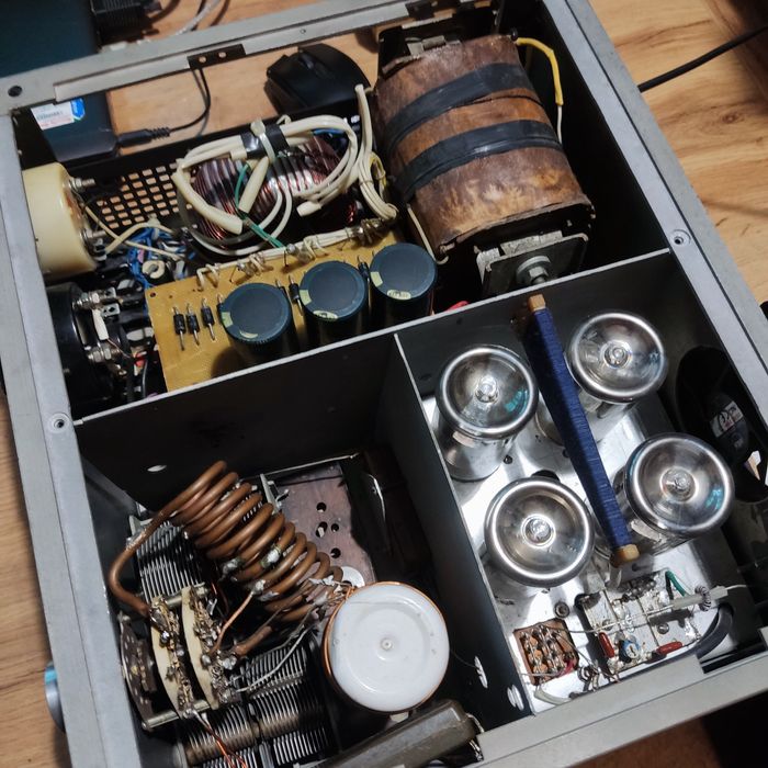 Підсилювач на 4х ГУ-50 кВ діапазону.