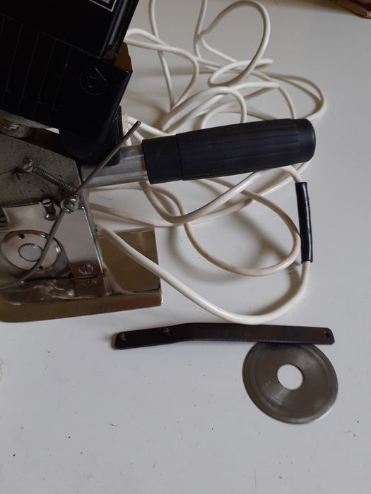 Nóż krawiecki używany