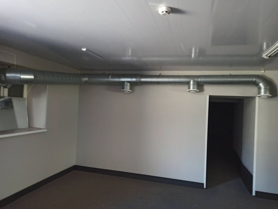 Продається комерційне приміщення .