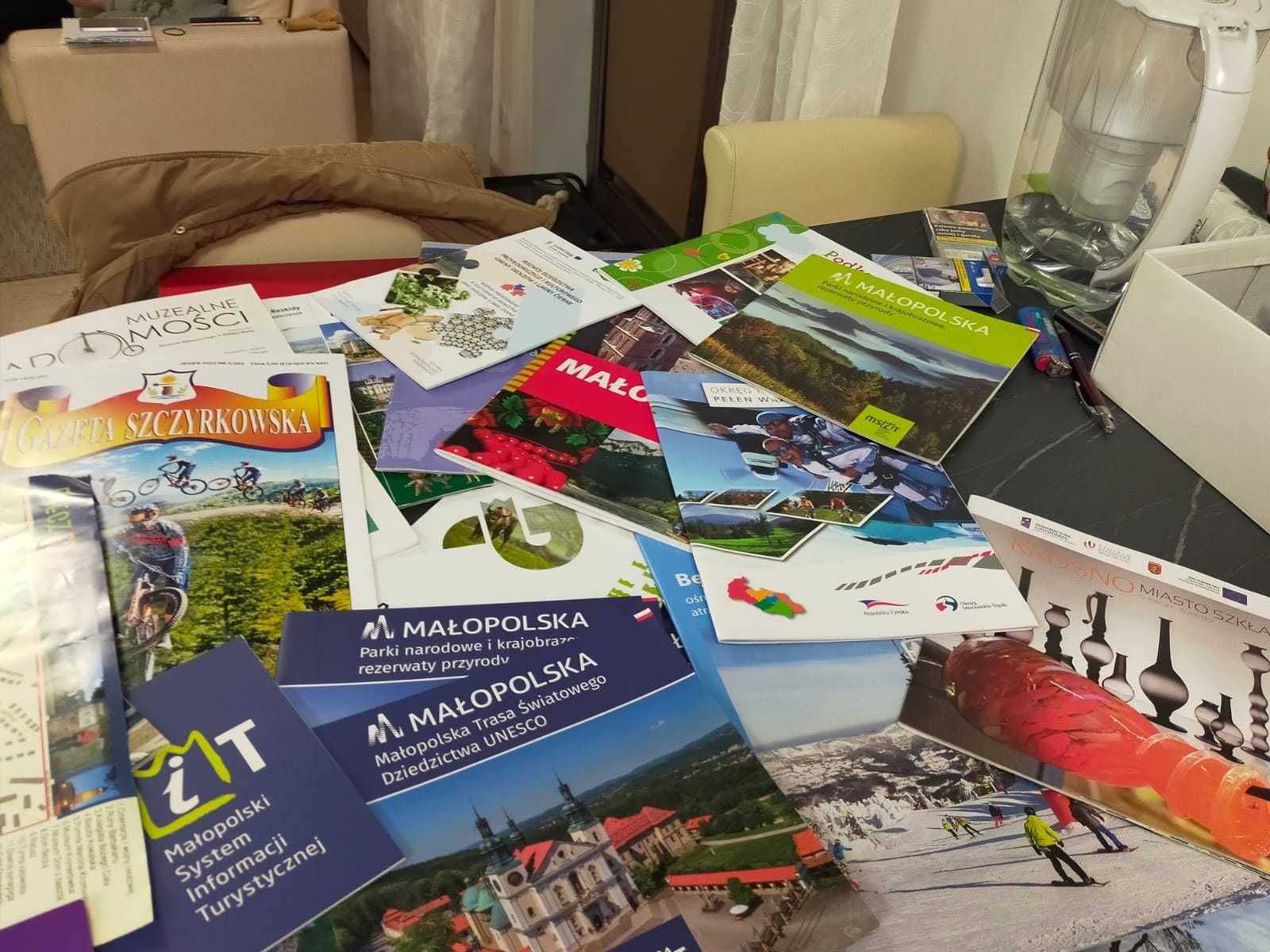 Zestaw: Informatory, Ulotki, Mapy itp. Turystyka, Góry 3kg