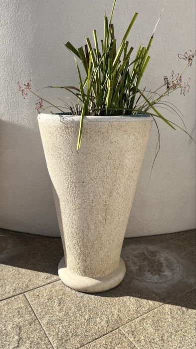 Vaso redondo em pedra – excelente estado