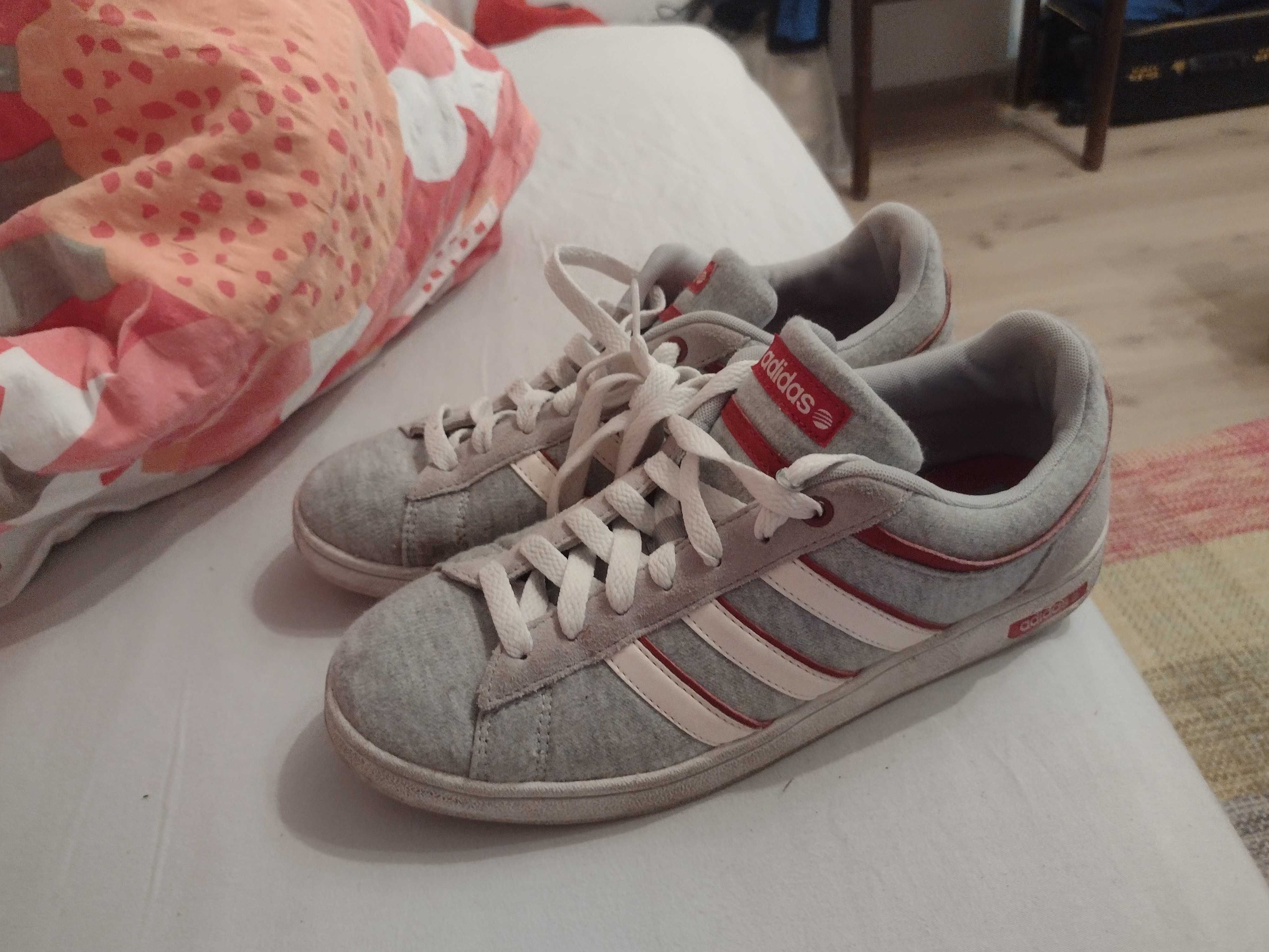 Buty sportowe marki Adidas Neo . Rozmiar 41 i 1/3 .