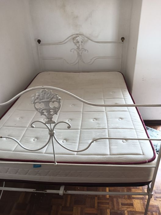 Cama casal completa em ferro. Colchão e estrado