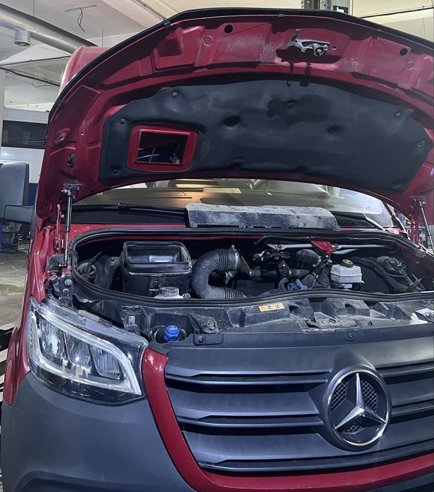 Амортизатори капота Sprinter 907,910