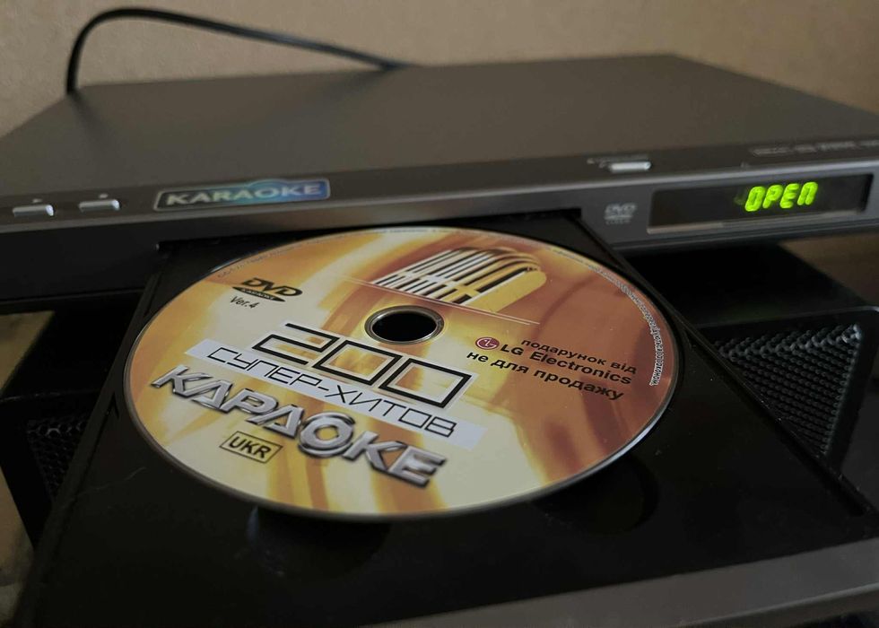 DVD-програвач LG DK-673 X