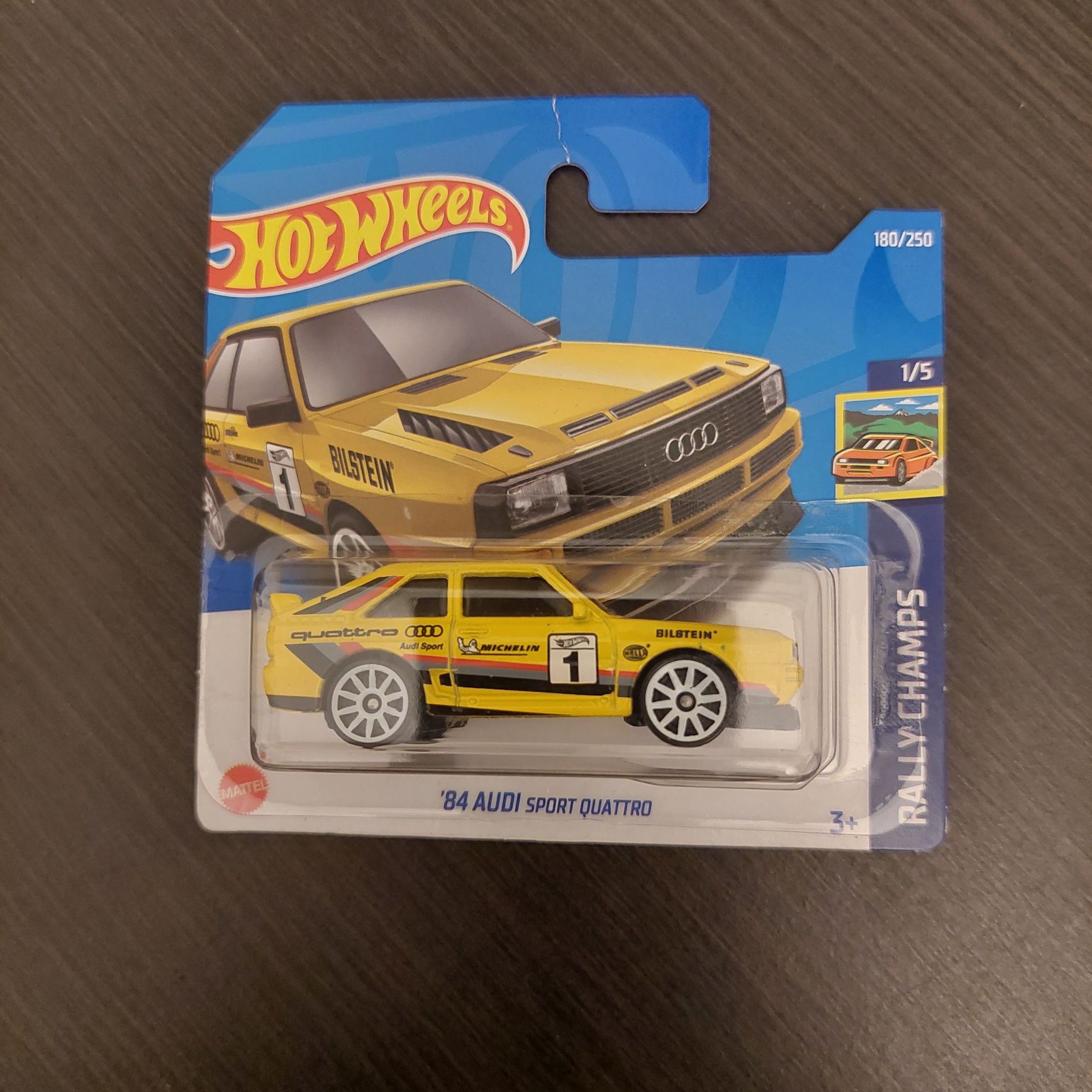 Dwa modele HOTWHEELS