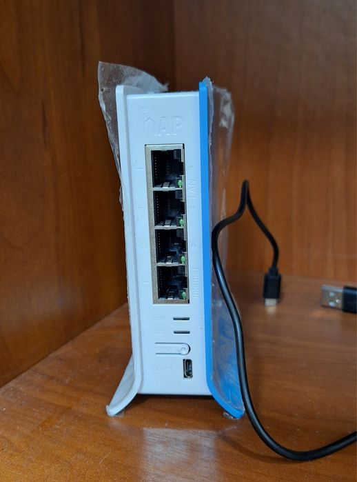 Продам роутер mikrotik hap lite tc