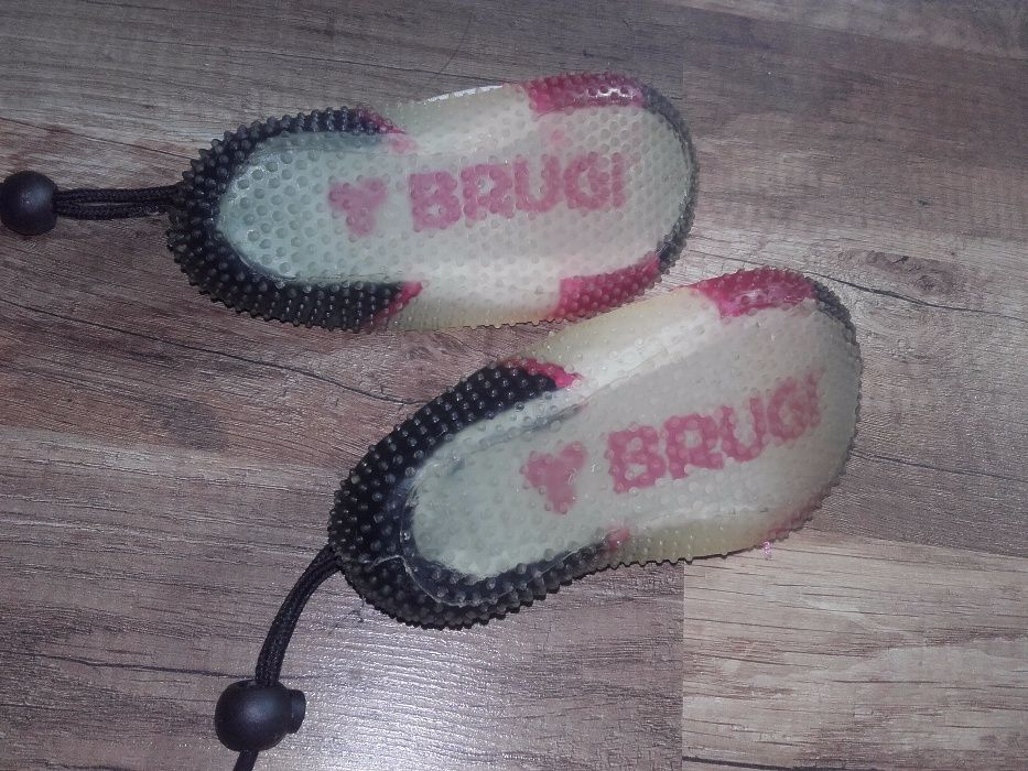 Buty na basen firmy Brugi rozmiar 23 wkładka około 15 cm