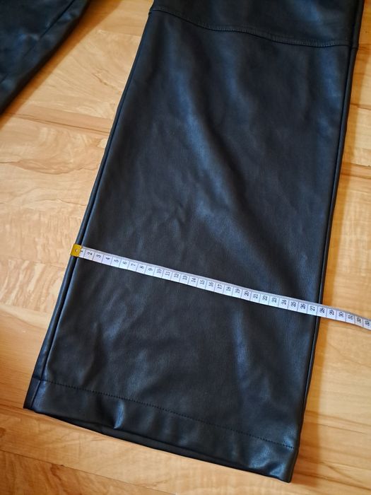 Szerokie spodnie Zara skórkowe ocieplane