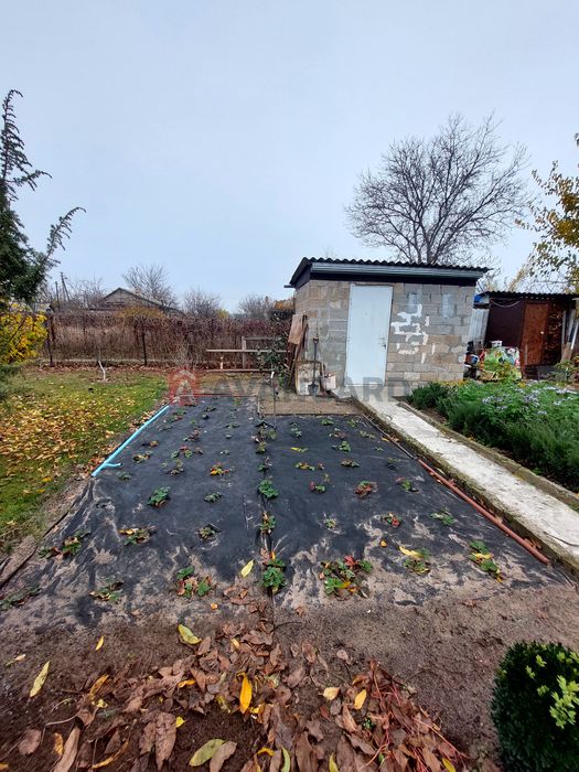 Заміський будиночок поряд із містом