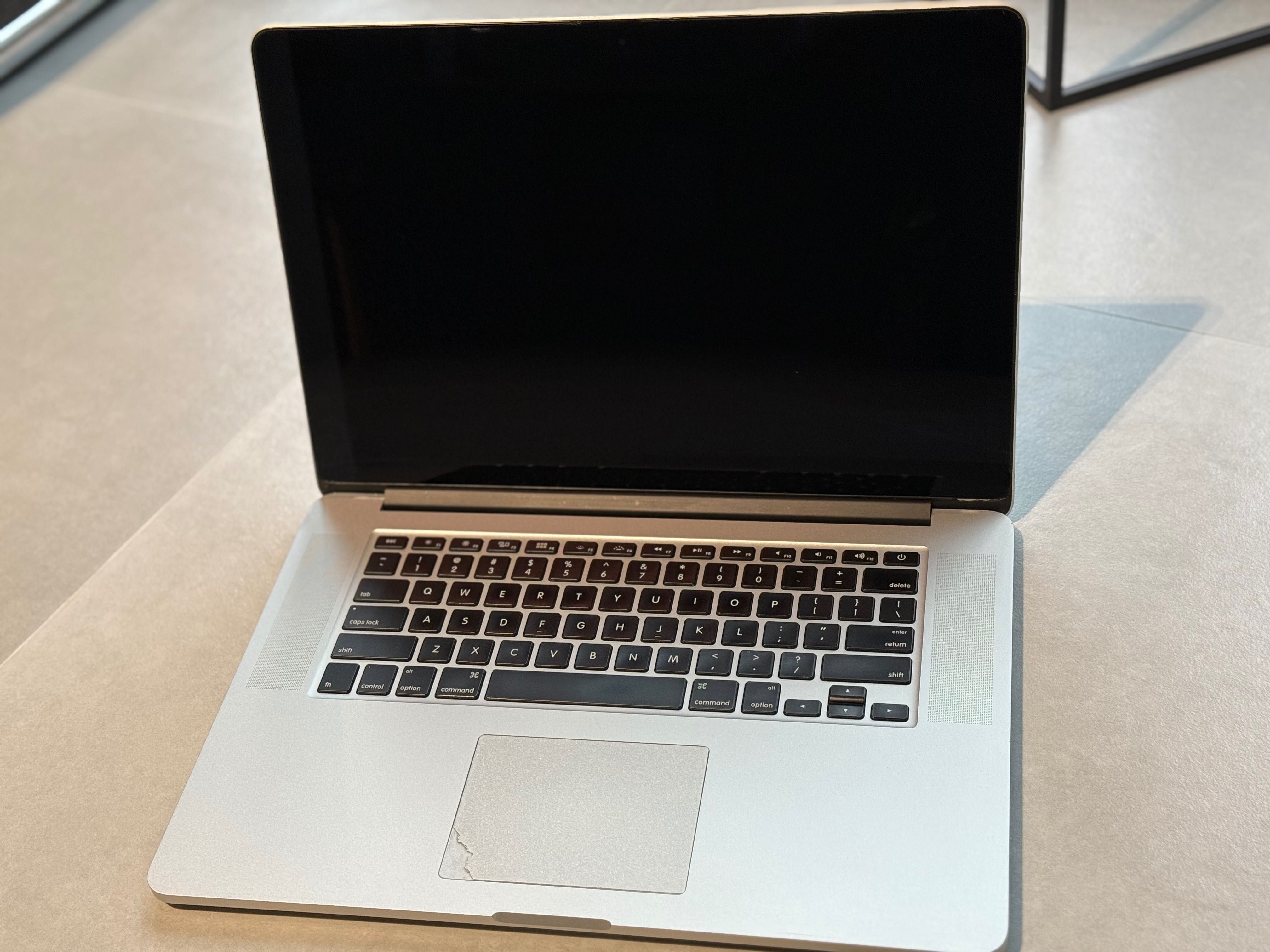 MacBook Pro A1398 Core i7 16GB