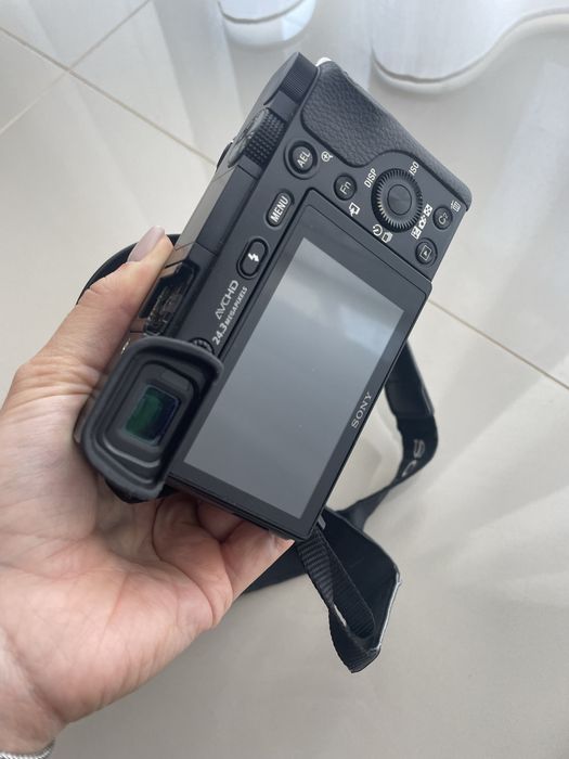 Sony alpha A6000 + lente objetiva 85mm 1.8