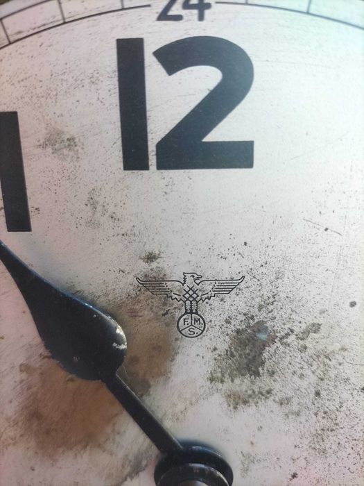 Relógio de parede antigo FMS mecânico com pêndulo – a funcionar