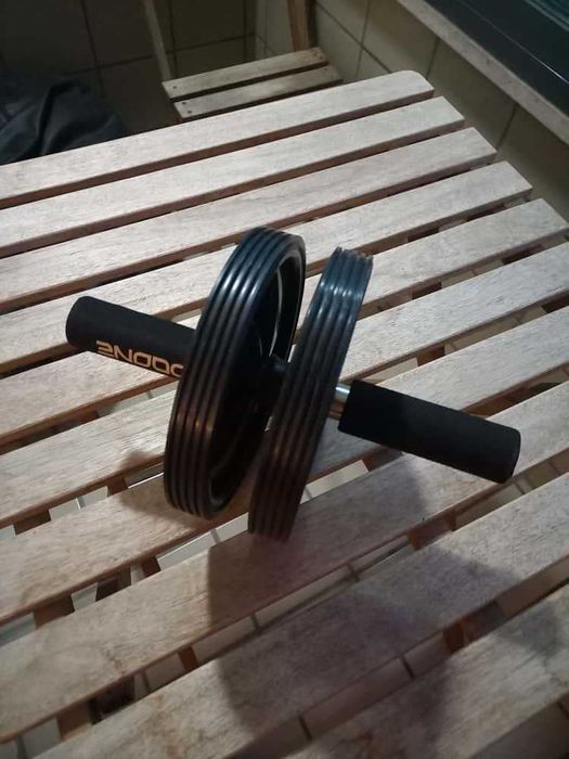 Roda de ginásio abdominal (ou ab wheel)