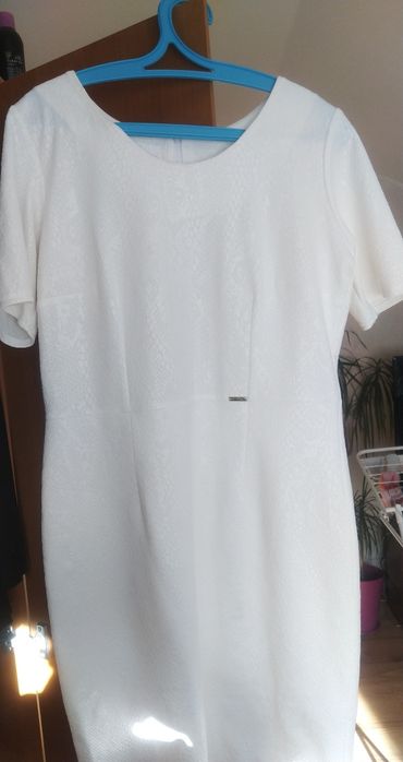 Biała sukienka elegancka wzór skóra węża M