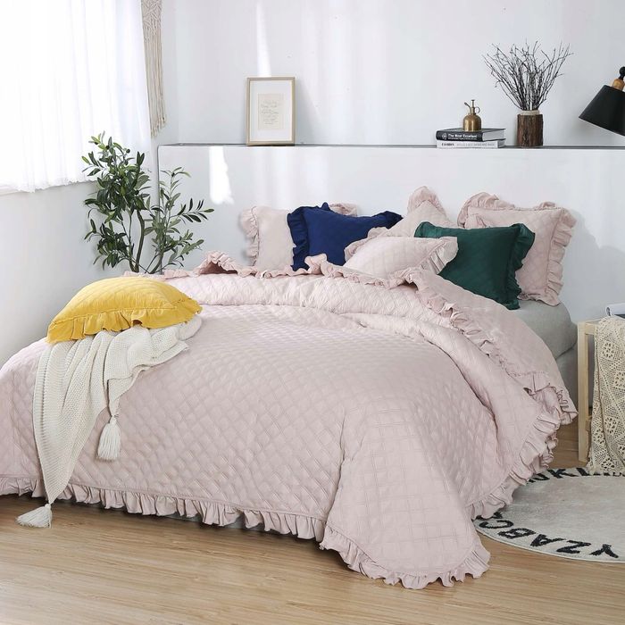 Narzuta na łóżko pikowana różowa 240x260