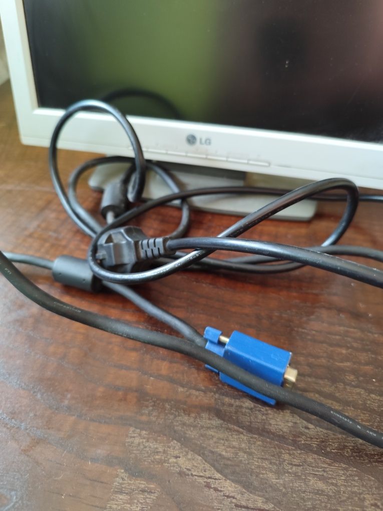 Monitor  LG com cabos