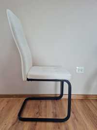 Krzesło białe na płozach