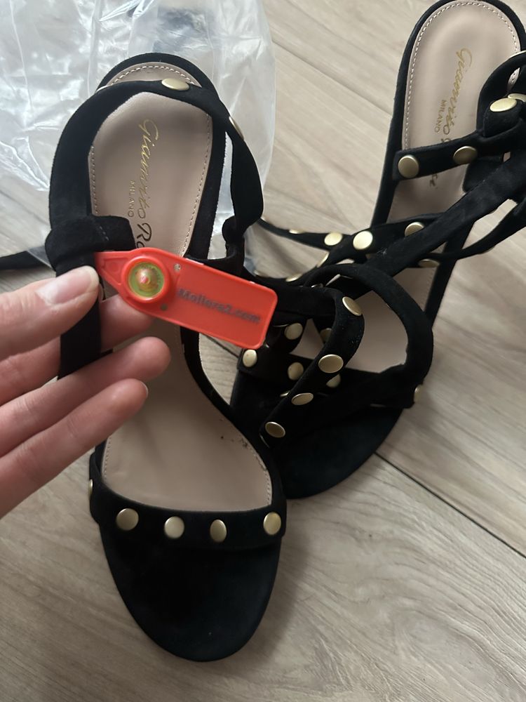 Sandalki wiazane Gianvito Rossi zamsz